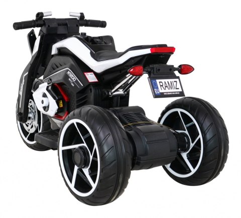 Motor Future na akumulator dla dzieci Biały + Panel audio + Wolny Start + Koła EVA Motor Future na akumulator dla dzieci Biały + Panel audio + Wolny Start + Koła EVA
