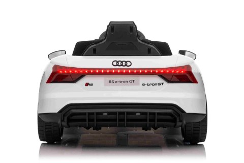 Audi RS E-Tron GT na akumulator Biały + Pilot + Napęd 4x4 + Radio MP3 + LED + EVA Audi RS E-Tron GT na akumulator Biały + Pilot + Napęd 4x4 + Radio MP3 + LED + EVA