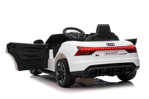Audi RS E-Tron GT na akumulator Biały + Pilot + Napęd 4x4 + Radio MP3 + LED + EVA Audi RS E-Tron GT na akumulator Biały + Pilot + Napęd 4x4 + Radio MP3 + LED + EVA