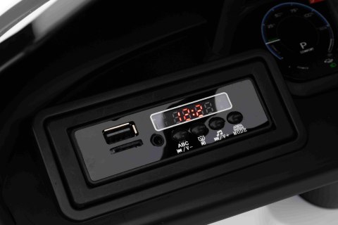 Audi RS E-Tron GT na akumulator Biały + Pilot + Napęd 4x4 + Radio MP3 + LED + EVA Audi RS E-Tron GT na akumulator Biały + Pilot + Napęd 4x4 + Radio MP3 + LED + EVA