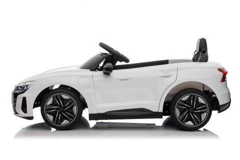 Audi RS E-Tron GT na akumulator Biały + Pilot + Napęd 4x4 + Radio MP3 + LED + EVA Audi RS E-Tron GT na akumulator Biały + Pilot + Napęd 4x4 + Radio MP3 + LED + EVA